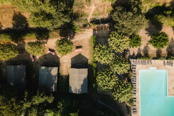 la-garenne-drone-tenten-zwembad