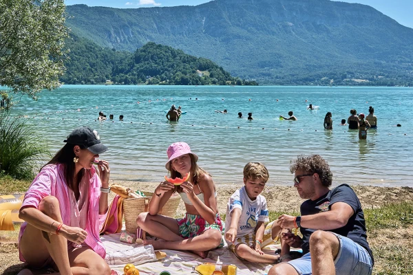 Glamping am See: Aufwachen mit Blick auf das Wasser
