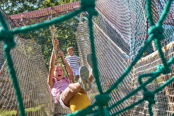Wie wählt man einen kinderfreundlichen Campingplatz aus?